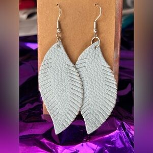 #200 | Light Grey Fringe Leaf Dangle Earrings